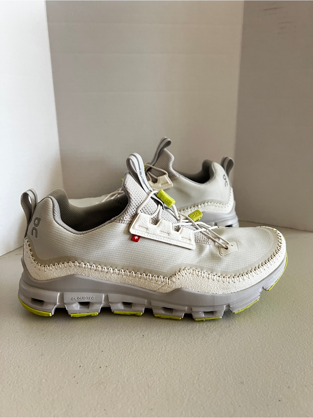 On Cloudaway Women's Sneaker In Ice And Glacier Size 8.5 Lightweight Slip-On